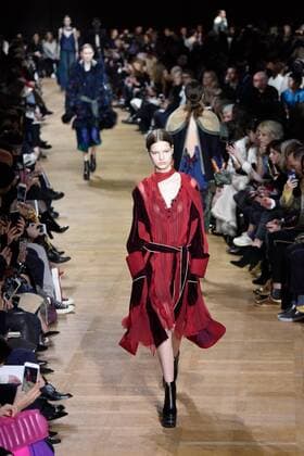 PARIS, March 6, 2017 -- Models present creations of Japanese brand Sacai during the Women s Ready-to-Wear Fall Winter 2017 2018 fashion week in Paris, France, on March 6, 2017. )(zcc) FRANCE-PARIS-FASHION WEEK-SACAI PieroxBiasion 