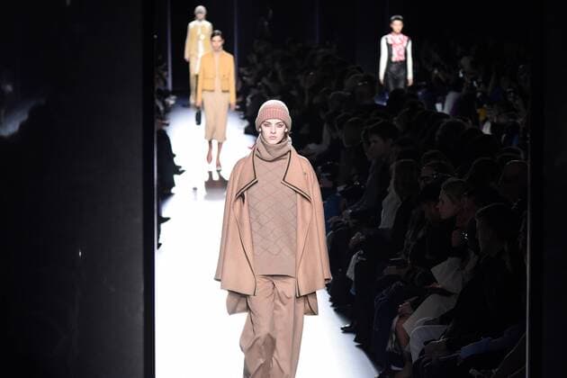 PARIS, March 6, 2017 -- Models present creations of Hermes during the Women s Ready-to-Wear Fall Winter 2017 2018 fashion week in Paris, France, on March 6, 2017. )(zcc) FRANCE-PARIS-FASHION WEEK-HERMES PieroxBiasion 