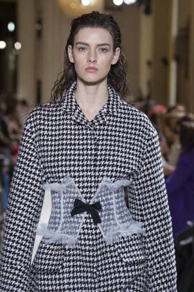216111 Marineau Starface 2017-03-06 Paris France Paris Fashion Week. Defile PAP automne-hiver. Giambattita Valli. Giambattista Valli , autumn-winter 2017 Paris, France Paris fashion week. Parade PAP Autumn-Winter 2017. Giambattista Valli. Editorial use only _sans_perso  Copyright: xMarineaux STAR_216111_005