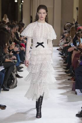 216111 Marineau Starface 2017-03-06 Paris France Paris Fashion Week. Defile PAP automne-hiver. Giambattita Valli. Giambattista Valli , autumn-winter 2017 Paris, France Paris fashion week. Parade PAP Autumn-Winter 2017. Giambattista Valli. Editorial use only _sans_perso  Copyright: xMarineaux STAR_216111_009