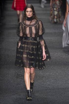 216116 Marineau Starface 2017-03-06 Paris France Paris Fashion Week. Defile PAP automne-hiver. Alexander Mc Queen Alexander McQueen , autumn-winter 2017 Paris, France Editorial use only _sans_perso  Copyright: xMarineaux STAR_216116_020