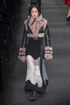 216116 Marineau Starface 2017-03-06 Paris France Paris Fashion Week. Defile PAP automne-hiver. Alexander Mc Queen Alexander McQueen , autumn-winter 2017 Paris, France Editorial use only _sans_perso  Copyright: xMarineaux STAR_216116_024