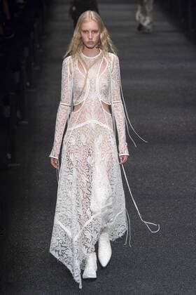 216116 Marineau Starface 2017-03-06 Paris France Paris Fashion Week. Defile PAP automne-hiver. Alexander Mc Queen Alexander McQueen , autumn-winter 2017 Paris, France Editorial use only _sans_perso  Copyright: xMarineaux STAR_216116_038