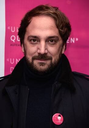 Julien Petit CELEBRITIES : Filmpremiere DE PLUS BELLE - Paris - 06 03 2017 FedericoPestellini Panoramic 
