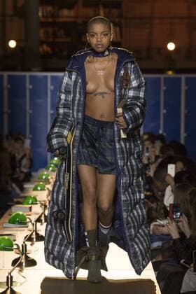 216125 Marineau Starface 2017-03-06 Paris France Paris Fashion Week. Defile PAP automne-hiver. Fenty x Puma by Rihanna. Fenty x Puma by Rihanna autumn winter 2017. Fenty x Puma by Rihanna, autumn-winter 2017 Paris, France Editorial use only _sans_perso  Copyright: xMarineaux STAR_216125_005