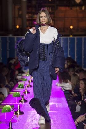 216125 Marineau Starface 2017-03-06 Paris France Paris Fashion Week. Defile PAP automne-hiver. Fenty x Puma by Rihanna. Fenty x Puma by Rihanna autumn winter 2017. Fenty x Puma by Rihanna, autumn-winter 2017 Paris, France Editorial use only _sans_perso  Copyright: xMarineaux STAR_216125_030