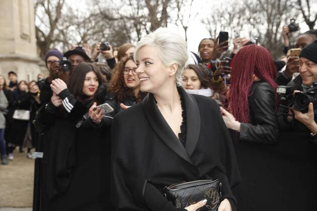 Lily Allen CELEBRITIES : Ankunft zur Chanel Modenschau - Pret a Porter Automne Hiver - 07 03 2017 GwendolineLeGoff Panoramic 