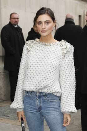 Pheobe Tonkin CELEBRITIES : Ankunft zur Chanel Modenschau - Pret a Porter Automne Hiver - 07 03 2017 GwendolineLeGoff Panoramic 