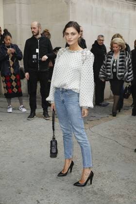 Pheobe Tonkin CELEBRITIES : Ankunft zur Chanel Modenschau - Pret a Porter Automne Hiver - 07 03 2017 GwendolineLeGoff Panoramic 