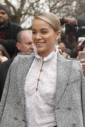 Jasmine Sanders CELEBRITIES : Ankunft zur Chanel Modenschau - Pret a Porter Automne Hiver - 07 03 2017 GwendolineLeGoff Panoramic 