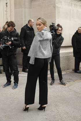 Jasmine Sanders CELEBRITIES : Ankunft zur Chanel Modenschau - Pret a Porter Automne Hiver - 07 03 2017 GwendolineLeGoff Panoramic 