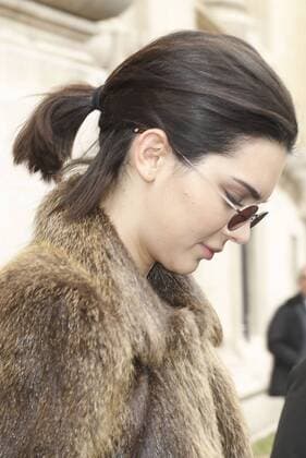 Kendall Jenner CELEBRITIES : Ankunft zur Chanel Modenschau - Pret a Porter Automne Hiver - 07 03 2017 GwendolineLeGoff Panoramic 