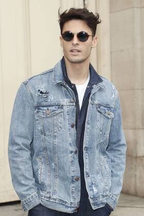 Baptiste Giabiconi CELEBRITIES : Ankunft zur Chanel Modenschau - Pret a Porter Automne Hiver - 07 03 2017 GwendolineLeGoff Panoramic 