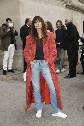 Caroline de Maigret CELEBRITIES : Ankunft zur Chanel Modenschau - Pret a Porter Automne Hiver - 07 03 2017 GwendolineLeGoff Panoramic 