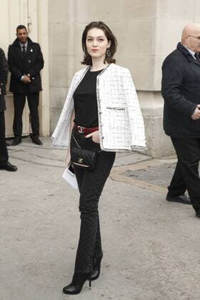 Anamaria Vartolomei CELEBRITIES : Ankunft zur Chanel Modenschau - Pret a Porter Automne Hiver - 07 03 2017 GwendolineLeGoff Panoramic 