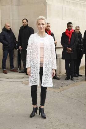 Pom Klementieff CELEBRITIES : Ankunft zur Chanel Modenschau - Pret a Porter Automne Hiver - 07 03 2017 GwendolineLeGoff Panoramic 