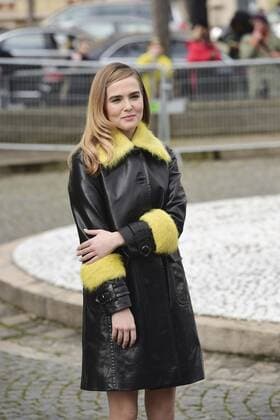 Paris Fashion Week - Gäste der Miu Miu Show Zoey Deutch CELEBRITIES : Ankunft zur Modenschau von Miu Miu - Paris - 07 03 2017 JBAutissier Panoramic 