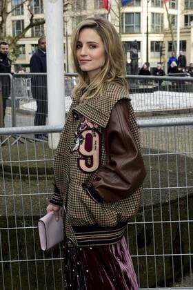 Paris Fashion Week - Gäste der Miu Miu Show Dianna Agron CELEBRITIES : Ankunft zur Modenschau von Miu Miu - Paris - 07 03 2017 JBAutissier Panoramic 