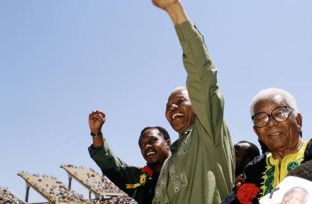 IMAGO History, Ende der Apartheid in Südafrika: 1990-1994 NELSON ROLIHLAHLA MANDELA (July 18, 1918 - December 5, 2013), 95, world renown civil rights activist and world leader. Mandela emerged from prison to become the first black President of South Africa in 1994. As a symbol of peacemaking, he won the 1993 Nobel Peace Prize. Joined his countries anti-apartheid movement in his 20s and then the ANC (African National Congress) in 1942. For next 20 years, he directed a campaign of peaceful, non-violent defiance against the South African government and its racist policies and for his efforts was incarcerated for 27 years. Remained strong and faithful to his cause, thru out his life, of a world of peace. Transforming the world, to make it a better place. PICTURED: 1994 - Bophurhatswana, South Africa - NELSON MANDELA, WALTER SISUSLU and TOKYO SEXWALE at Mmbatho stadium. - ZUMAmc4_ 20090105_jlr_mc4_006 Copyright: xGregxMarinovichx
