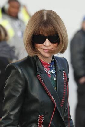 Paris Fashion Week - Gäste der Louis Vuitton Show Anna Wintour CELEBRITIES : Ankunft zur Louis Vuitton Modenschau - Pret a Porter Automne Hiver - 07 03 2017 GwendolineLeGoff Panoramic 