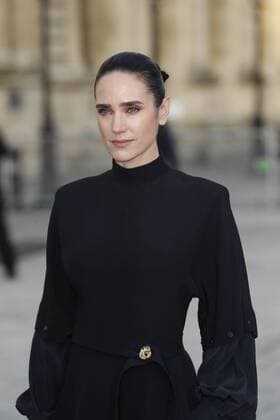 Paris Fashion Week - Gäste der Louis Vuitton Show Jennifer Connelly CELEBRITIES : Ankunft zur Louis Vuitton Modenschau - Pret a Porter Automne Hiver - 07 03 2017 GwendolineLeGoff Panoramic 