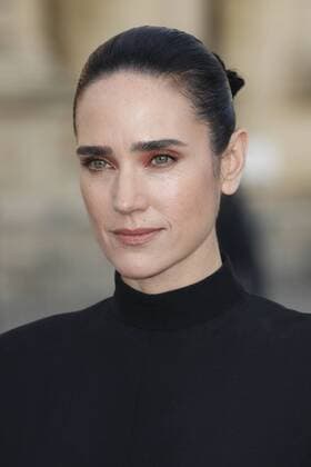 Paris Fashion Week - Gäste der Louis Vuitton Show Jennifer Connelly CELEBRITIES : Ankunft zur Louis Vuitton Modenschau - Pret a Porter Automne Hiver - 07 03 2017 GwendolineLeGoff Panoramic 