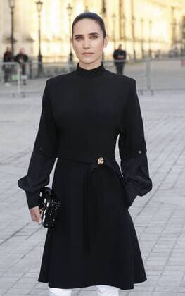 Paris Fashion Week - Gäste der Louis Vuitton Show Jennifer Connelly CELEBRITIES : Ankunft zur Louis Vuitton Modenschau - Pret a Porter Automne Hiver - 07 03 2017 GwendolineLeGoff Panoramic 