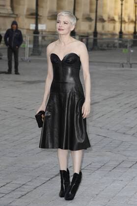 Paris Fashion Week - Gäste der Louis Vuitton Show Michelle Williams CELEBRITIES : Ankunft zur Louis Vuitton Modenschau - Pret a Porter Automne Hiver - 07 03 2017 GwendolineLeGoff Panoramic 
