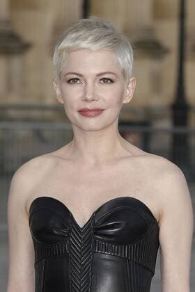 Paris Fashion Week - Gäste der Louis Vuitton Show Michelle Williams CELEBRITIES : Ankunft zur Louis Vuitton Modenschau - Pret a Porter Automne Hiver - 07 03 2017 GwendolineLeGoff Panoramic 