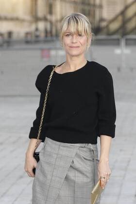 Paris Fashion Week - Gäste der Louis Vuitton Show Marina Fois CELEBRITIES : Ankunft zur Louis Vuitton Modenschau - Pret a Porter Automne Hiver - 07 03 2017 GwendolineLeGoff Panoramic 