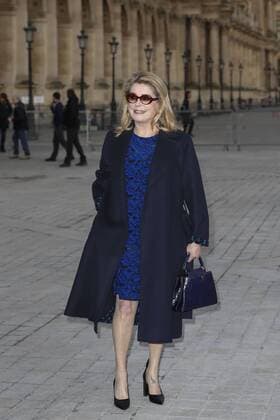 Paris Fashion Week - Gäste der Louis Vuitton Show Catherine Deneuve CELEBRITIES : Ankunft zur Louis Vuitton Modenschau - Pret a Porter Automne Hiver - 07 03 2017 GwendolineLeGoff Panoramic 