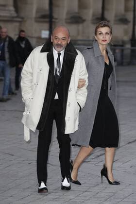 Paris Fashion Week - Gäste der Louis Vuitton Show Christian Louboutin avec Melita Toscan du Plantier CELEBRITIES : Ankunft zur Louis Vuitton Modenschau - Pret a Porter Automne Hiver - 07 03 2017 GwendolineLeGoff Panoramic 
