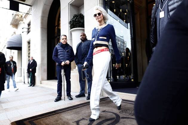 March 7, 2017 - Paris, France - Cara Delevingne seen leaving their hotel in Paris, France, on March 7, 2017. Paris France  - ZUMAn230 27531231sp Copyright: xMehdixTaamallahx
