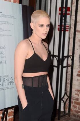 Kristen Stewart mit blonder Kurzhaarfrisur bei Filmpremiere Personal Shopper in LA LOS ANGELES - MAR 7: Kristen Stewart at the Personal Shopper Premiere at the Carondelet House on March 7, 2017 in Los Angeles, CA  Copyright: xHPAx xIPAx xHutchinsxPhotox