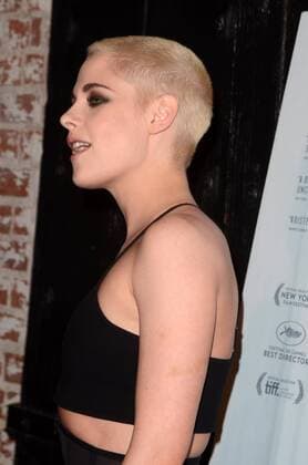 Kristen Stewart mit blonder Kurzhaarfrisur bei Filmpremiere Personal Shopper in LA LOS ANGELES - MAR 7: Kristen Stewart at the Personal Shopper Premiere at the Carondelet House on March 7, 2017 in Los Angeles, CA  Copyright: xHPAx xIPAx xHutchinsxPhotox