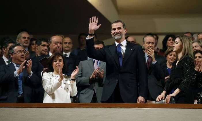 Spanisches Königspaar bei Konzert für Terroropfer in Madrid Spanish King Felipe VI (C), Queen Letizia (2R) and Deputy Prime Minister Soraya Saenz de Santamaria (2L) among another authorities attend to the concert as a tribute to the Terrorism Victims held at National Auditorium of Madrid, Spain on 08 March 2017. CONCERT AS A TRIBUTE TO THE TERRORISM VICTIMS !ACHTUNG: NUR REDAKTIONELLE NUTZUNG!  Copyright: xJuanJoxMartínx LOS01 20170308-636246016514343835