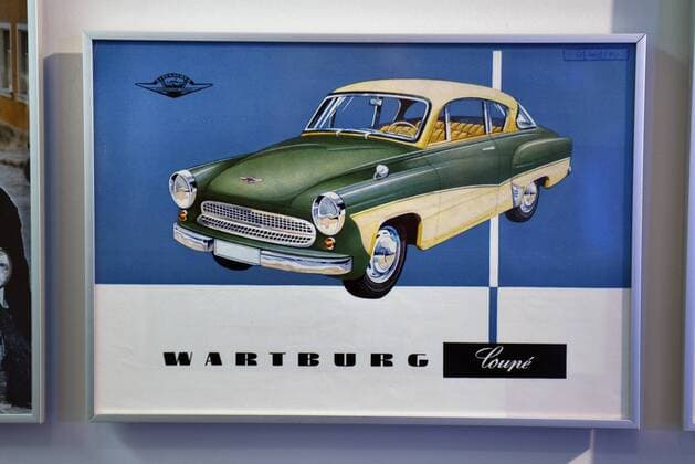 Deutschland, Bonn, 09.03.2017 Ausstellung im Haus der Geschichte: Geliebt, Gebraucht, Gehasst. Die Deutschen und ihre Autos Foto: die Mittelklassemodelle von Wartburg, eine Alternative zum Trabant Ausstellung: Geliebt, Gebraucht, Gehasst. Die Deutschen und ihre Autos