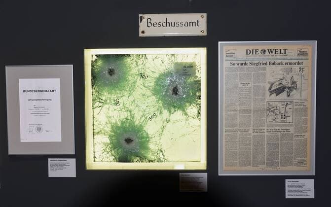 Deutschland, Bonn, 09.03.2017 Ausstellung im Haus der Geschichte: Geliebt, Gebraucht, Gehasst. Die Deutschen und ihre Autos Foto: schußsicheres Panzerglas fuer Autos von Politiker und Wirtschaftsbosse Ausstellung: Geliebt, Gebraucht, Gehasst. Die Deutschen und ihre Autos