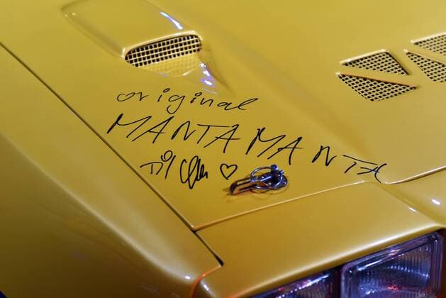 Deutschland, Bonn, 09.03.2017 Ausstellung im Haus der Geschichte: Geliebt, Gebraucht, Gehasst. Die Deutschen und ihre Autos Foto: Unterschrift von Til Schweiger auf dem Original-Manta aus dem Spielfilm Manta, Manta (1991) Ausstellung: Geliebt, Gebraucht, Gehasst. Die Deutschen und ihre Autos