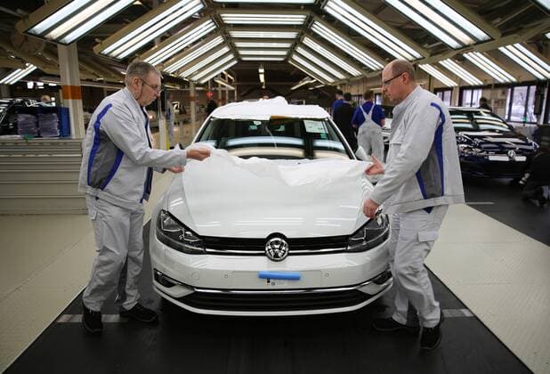 Wolfsburg, Deutschland. 09.03.2017, Volkswagen Fertigung Standort Wolfsburg, Lichttunnel, Endkontrolle, Endabnahme,