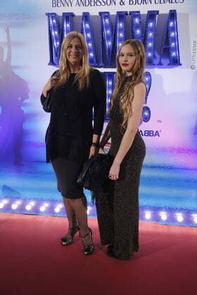 Photocall del estreno del musical Mamma Mia. Loreto Valverde and su hija  J.xLuisxCuesta