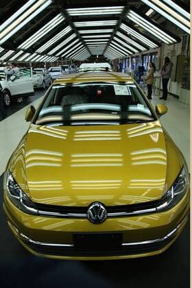 Wolfsburg, Deutschland. 09.03.2017, Volkswagen Fertigung Standort Wolfsburg, Lichttunnel, Endkontrolle, Endabnahme,