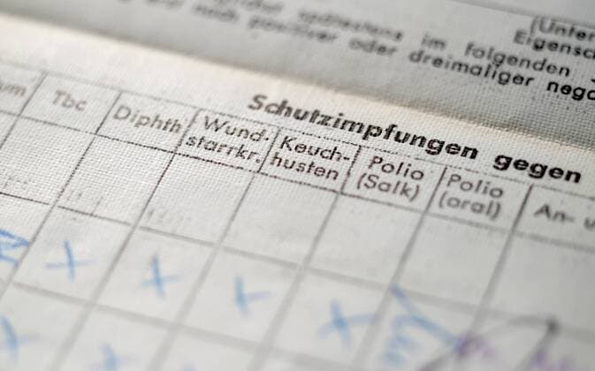 Berlin. 13 FEB 2017. Detail: Impfbuch gemäß Paragraf 16 Bundesseuchengesetz. Schutzimpfungen dienen der Aktivierung des Immunsystems gegen Infektionskrankheiten. Diphterie, Wundstarrkrampf, Keuchhusten, Polio. IMPFEN. Vorbeugen. Immunisieren. Copyright: Priller&MAUG PRM011563X