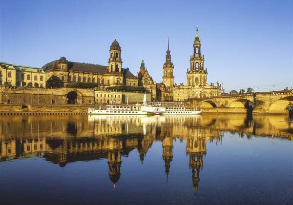 Dresden, Raddampfer am Elbeufer, Sachsen, Deutschland Copyright: xMEVx ALLMVDE0636