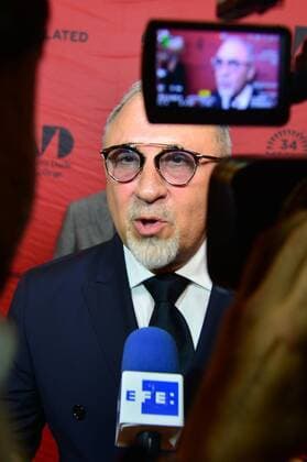 US. producer Emilio Estefan speaks during an interview upon his arrival to the red carpet of the screening of the film A Change of Heart , during the Miami Film Festival 2017 in Miami, USA, 10 March 2017. Miami Film Festival 2017 !ACHTUNG: NUR REDAKTIONELLE NUTZUNG!  Copyright: xGiorgioxVierax MIA20 20170311-636248033719798723