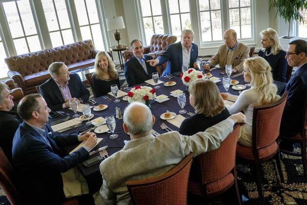 Themen der Woche Bilder des Tages March 11, 2017 - Potomac Falls, Virginia, United States of America - United States President Donald Trump has a working lunch with staff and cabinet members and significant others at his golf course, Trump National Golf Club in Potomac Falls, Virginia, U.S., on Saturday, March 11, 2017. Seated around the table from left: Assistant to the President and White House Chief Strategist Steve Bannon; White House Chief of Staff Reince Priebus; White House Press Secretary Sean Spicer; Merle Bari Shulkin; US Secretary of Veterans Affairs David Shulkin; President Trump; US Secretary of Commerce Wilbur Ross; Hilary Geary Ross; US Secretary of the Treasury Steven Mnuchin; Louise Linton; Karen Hernest Kelly; and US Secretary of Homeland Security John F. Kelly. .Credit: Pool via CNP Potomac Falls United States of America - ZUMAs152 20170311_zaa_s152_009 Copyright: xPetexMarovichx
