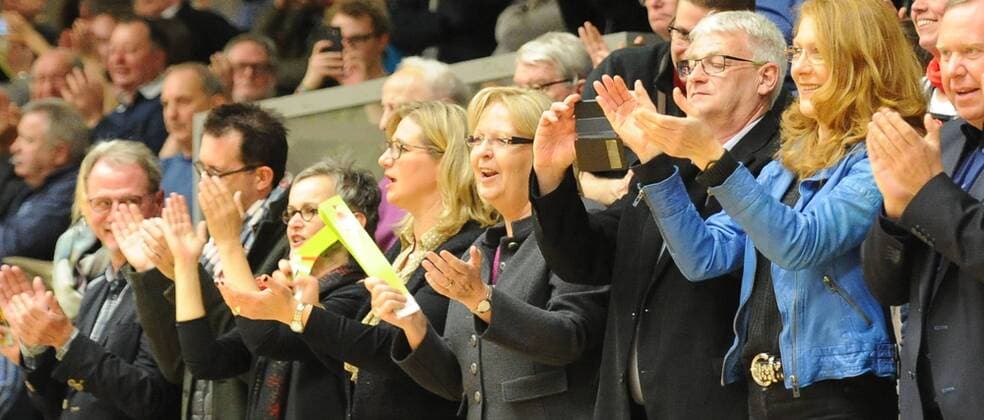 Saarlouis die Prominenz fiebert in der Ehrenloge mit, links anke Rehlinger und Hannelore Kraft, SPD,im Spiel HG Saarlouis vs SG BBM Bietigheim , Handball, 2.Bundesliga, Saison 2016 2017, 11.03.17, Foto:Peter Franz Eibner Pressefoto Copyright: xFranzx Eibner-Pressefotox EP_pfz