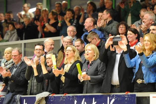 Saarlouis die Prominenz fiebert in der Ehrenloge mit, links anke Rehlinger und Hannelore Kraft, SPD, im Spiel HG Saarlouis vs SG BBM Bietigheim , Handball, 2.Bundesliga, Saison 2016 2017, 11.03.17, Foto:Peter Franz Eibner Pressefoto Copyright: xFranzx Eibner-Pressefotox EP_pfz
