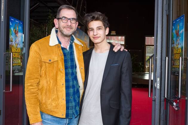 Noah Levi mit seinem Vater Andreas bei der Filmpremiere von Die Häschenjagd-Jagd nach dem Goldenen Ei am 11.03.2017 im Cinenova in Köln. Die Häschenjagd-Jagd nach dem Goldenen Ei am 11.03.2017