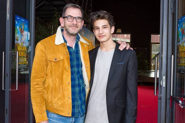 Noah Levi mit seinem Vater Andreas bei der Filmpremiere von Die Häschenjagd-Jagd nach dem Goldenen Ei am 11.03.2017 im Cinenova in Köln. Die Häschenjagd-Jagd nach dem Goldenen Ei am 11.03.2017